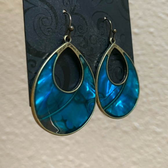 Vintage Genuine Abalone large Dangling blue green brushed brass shiny earrings - Picture 2 of 14